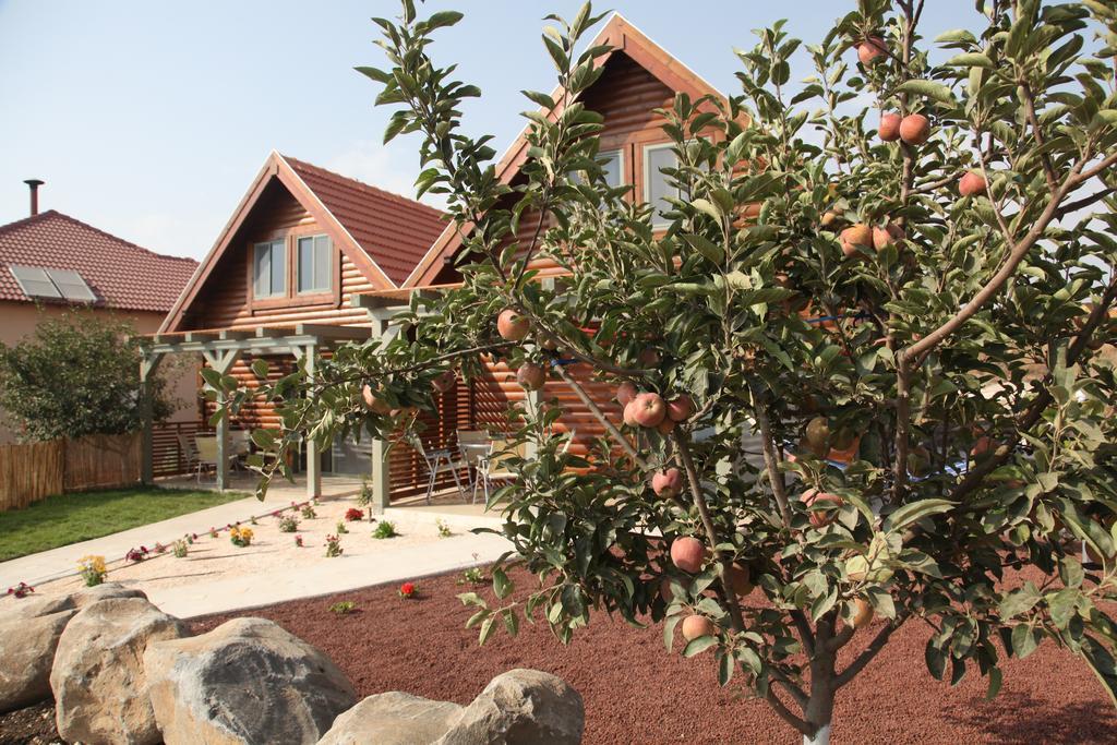 Be-Taam Ahava Suites Bruchim Qela' Alon Exterior photo